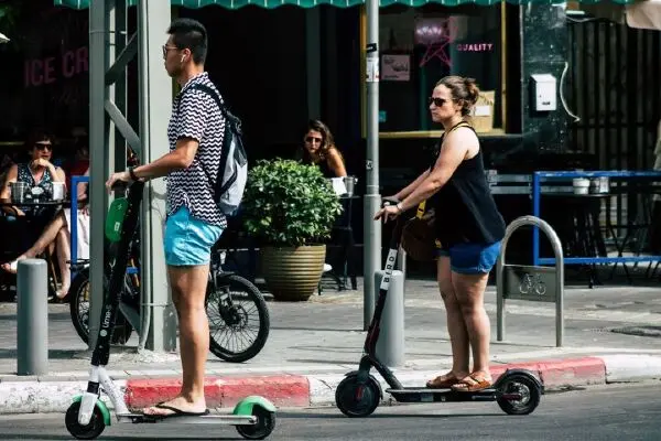 Special regulations on the age limit for electric scooter riders in France